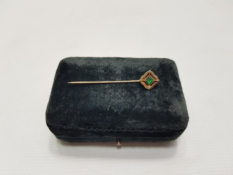 YEŞİM TAŞLI ALTIN KAPLAMA BROŞ