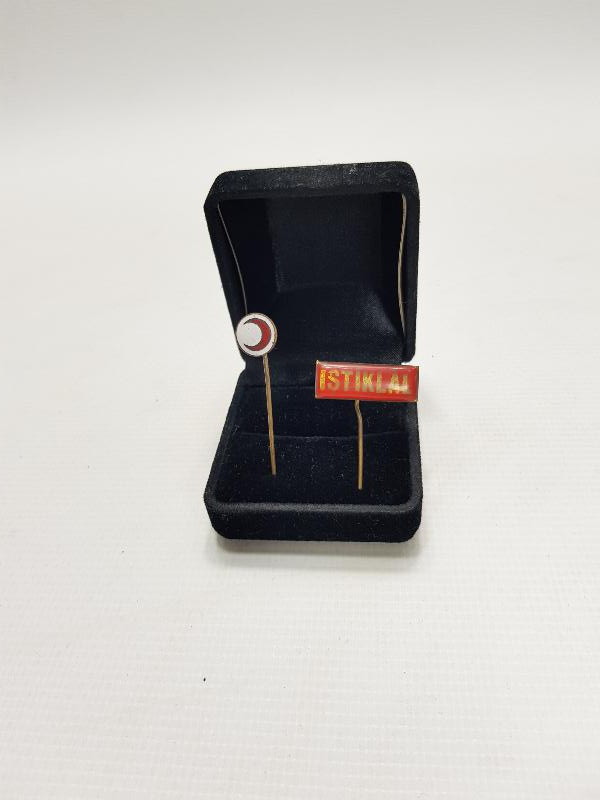 AY YILDIZLI VE İSTİKLAL YAZILI İKİ ADET ROZET 