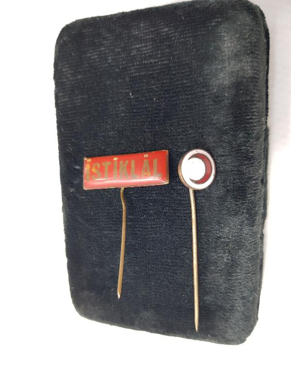 AY YILDIZLI VE İSTİKLAL YAZILI İKİ ADET ROZET 