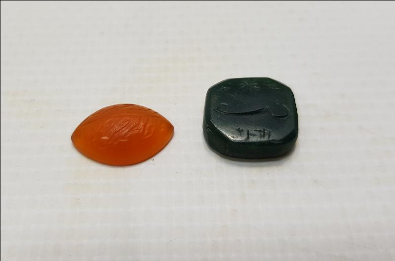 OSMANLICA YAZILI İKİ ADET YÜZÜK TAŞI 