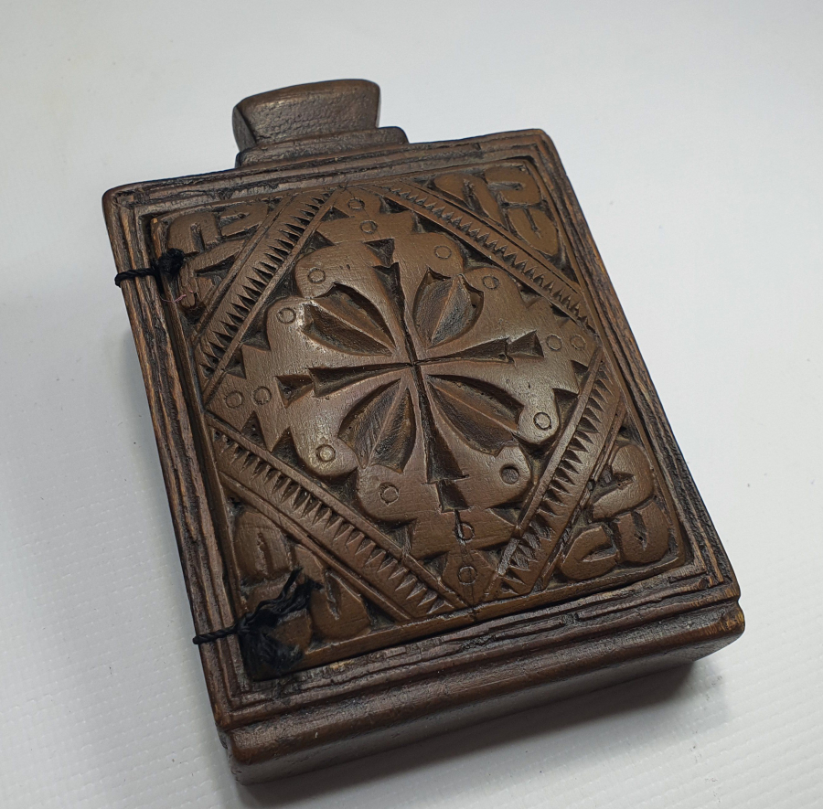 1930-40 LARDAN EL ÇİZİMİ VE İŞLEMELİ AHŞAP İKONA