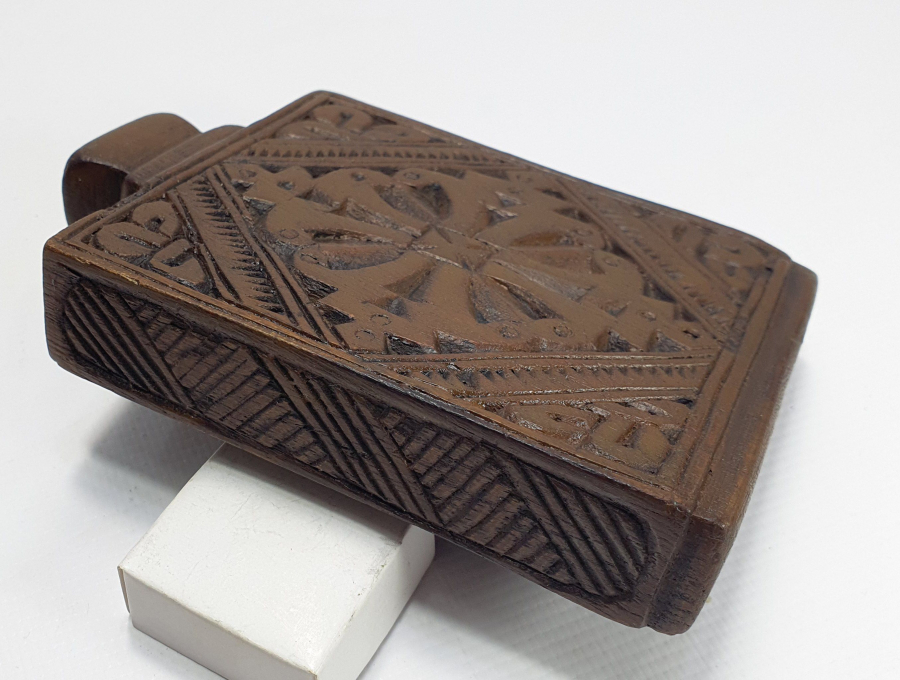 1930-40 LARDAN EL ÇİZİMİ VE İŞLEMELİ AHŞAP İKONA