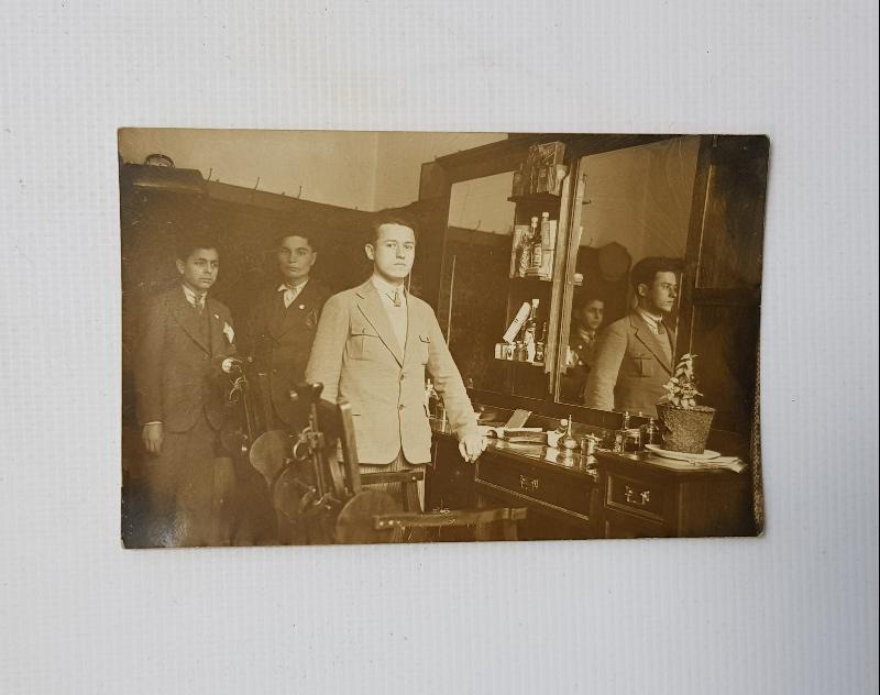 1934 BERBER DÜKKANI FOTOĞRAFI