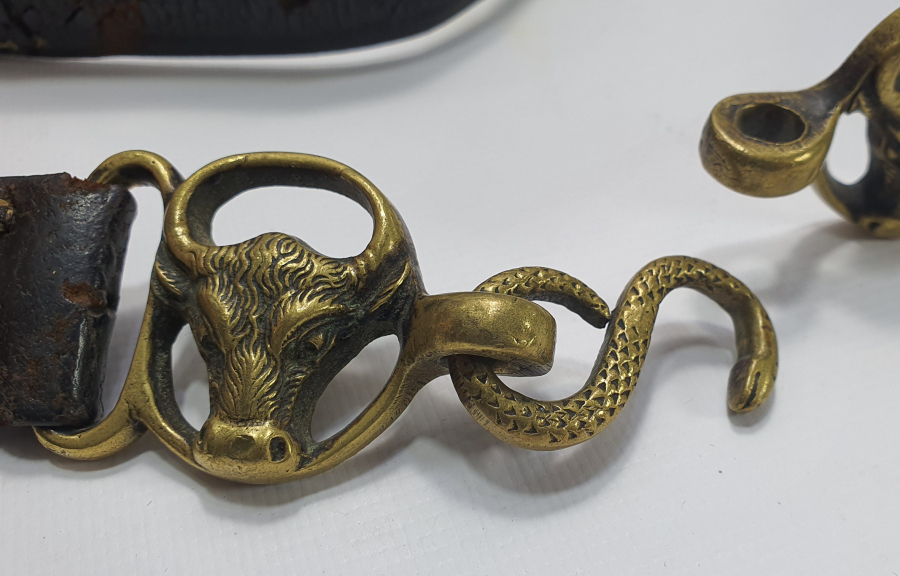 AVRUPA İŞİ BOGA VE YILANLI KASAP KEMERİ