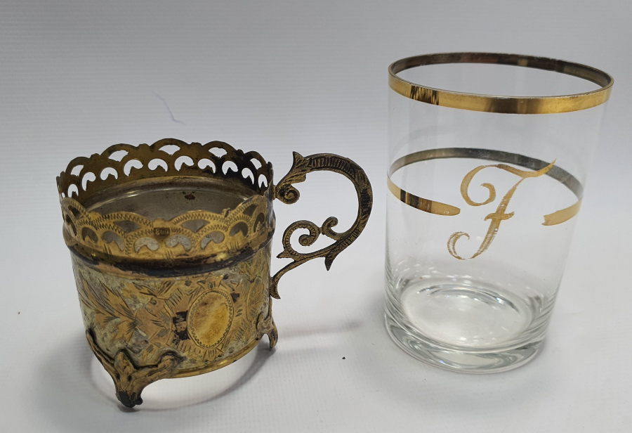 İÇİNDE BARDAĞI İLE BÜYÜK BOY GÜMÜŞ ISTAKA ZARFI