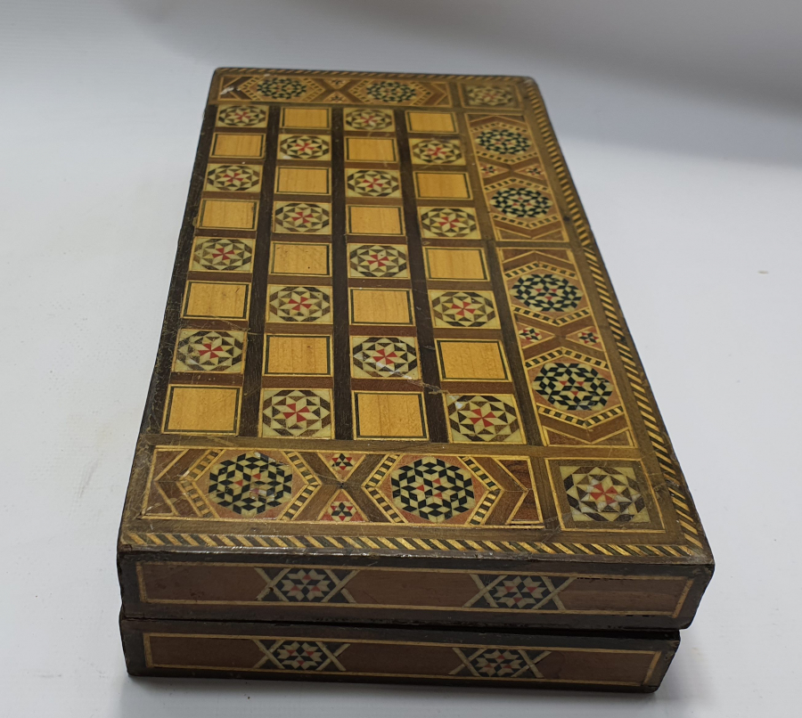 MARKÜTERİ İŞÇİLİKLİ ANTİKA MİNİ TAVLA