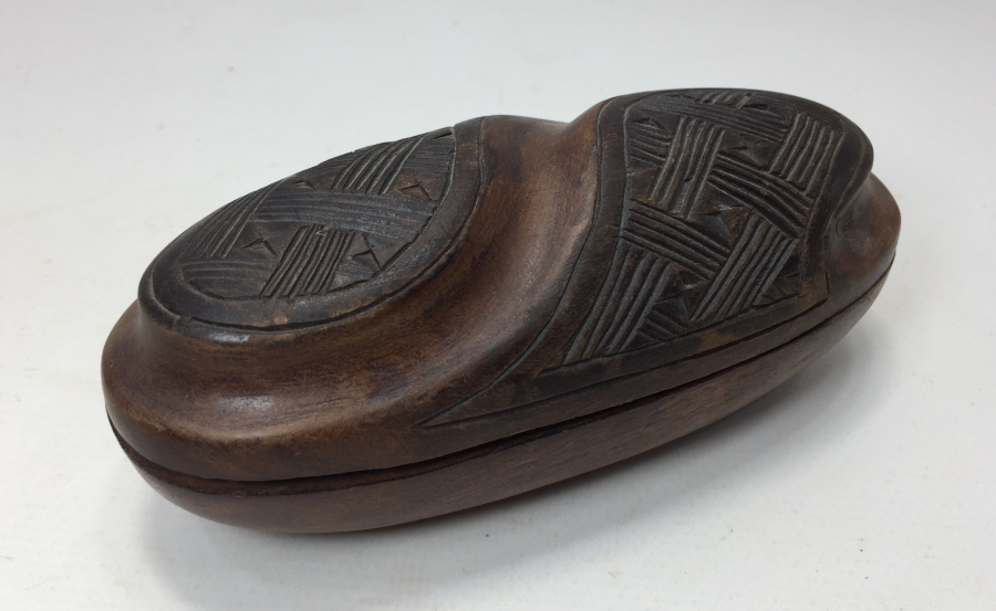 OSMANLI DÖNEMİ ÜZERİ İŞLEMELİ AHŞAP DİKİŞ KUTUSU