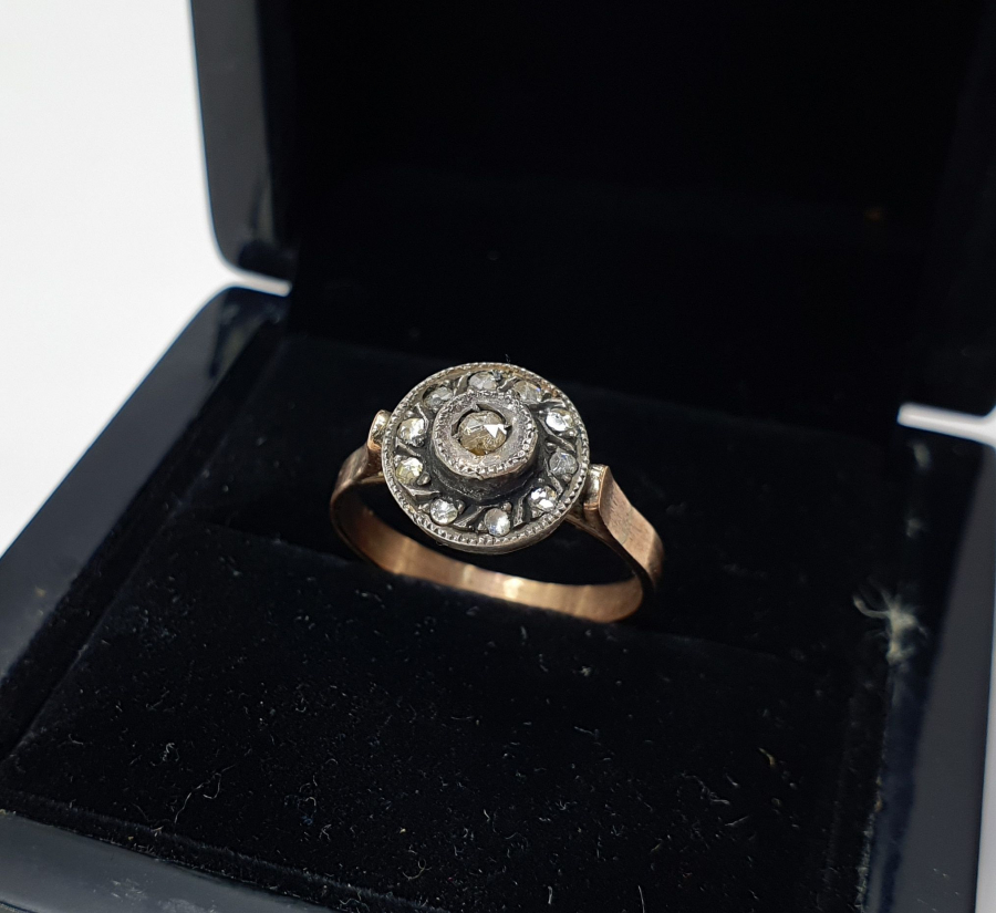 ÖZEL KESİM ELMAS TAŞLI YÜZÜK