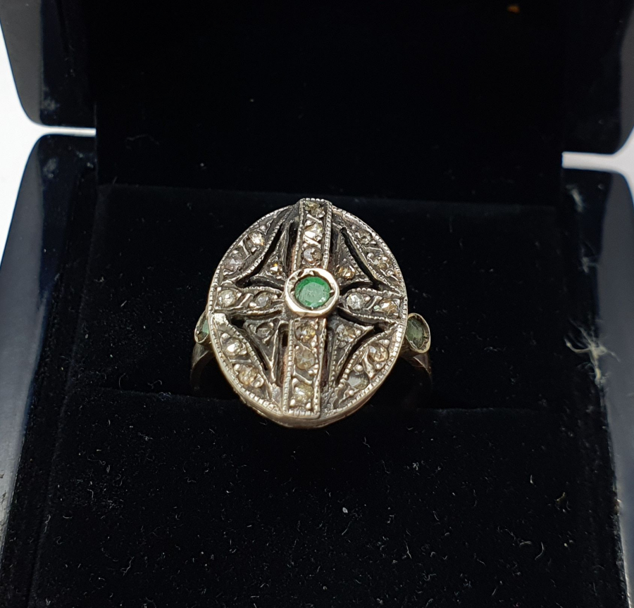 ÖZEL YAPIM ELMAS VE ZÜMRÜT TAŞLI ALTIN YÜZÜK