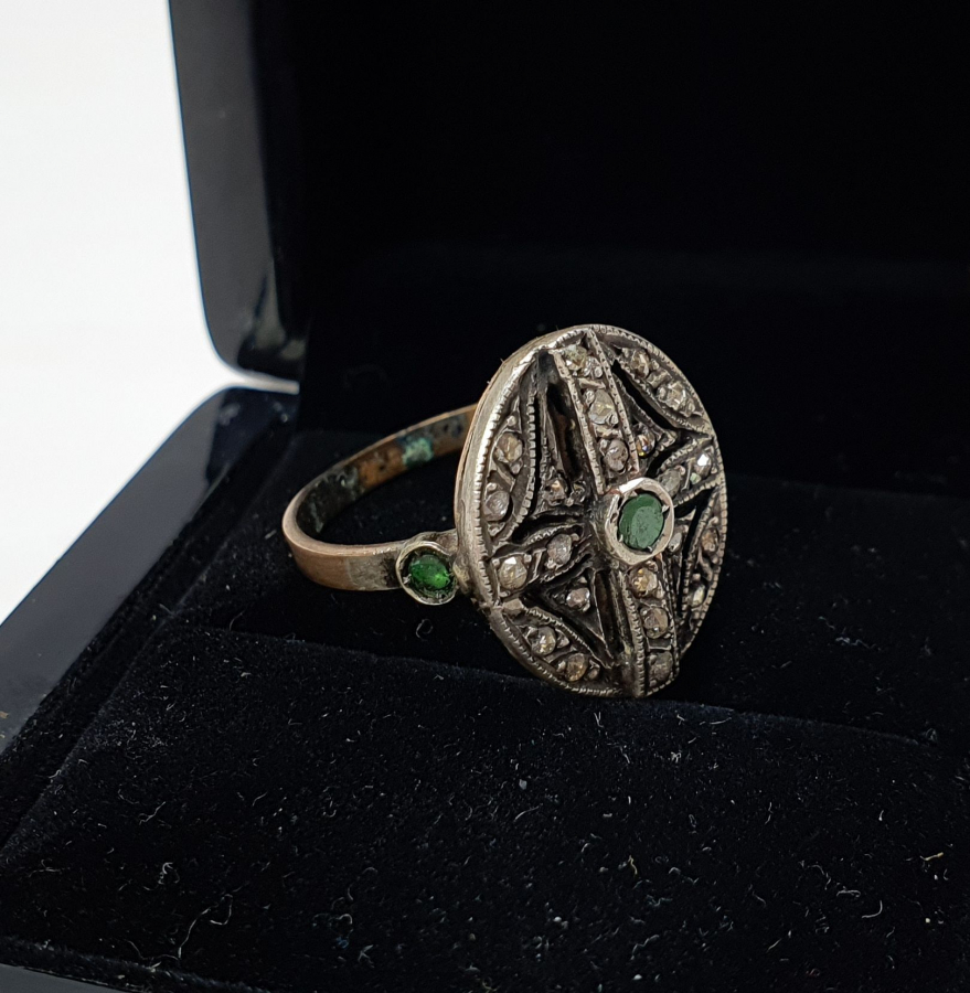 ÖZEL YAPIM ELMAS VE ZÜMRÜT TAŞLI ALTIN YÜZÜK