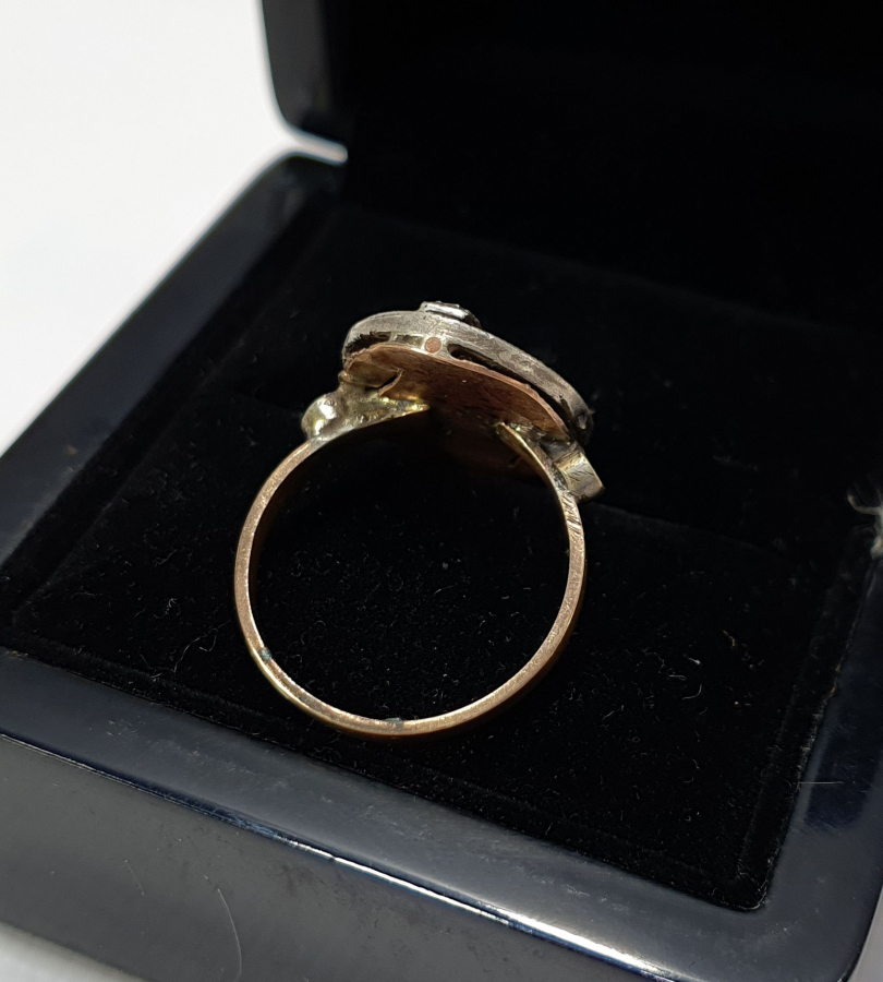 ÖZEL YAPIM ELMAS VE ZÜMRÜT TAŞLI ALTIN YÜZÜK