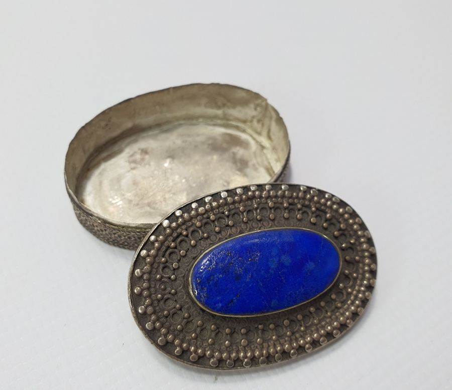 ÜZERİ LAPİS TAŞLI GÜMÜŞ ENFİYE KUTUSU