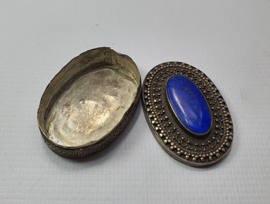 ÜZERİ LAPİS TAŞLI GÜMÜŞ ENFİYE KUTUSU