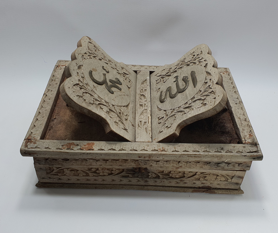 ÜZERİNDE ALLAH VE MUHAMMED YAZILI ANTKA RAHLE