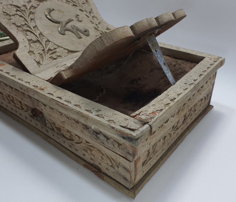 ÜZERİNDE ALLAH VE MUHAMMED YAZILI ANTKA RAHLE