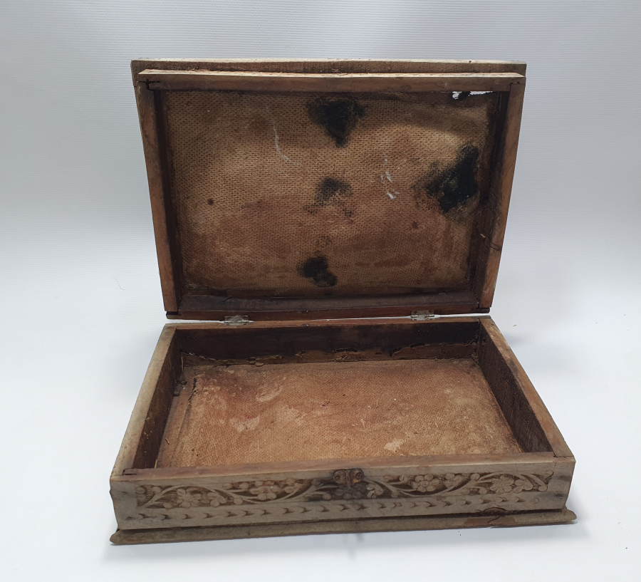 ÜZERİNDE ALLAH VE MUHAMMED YAZILI ANTKA RAHLE