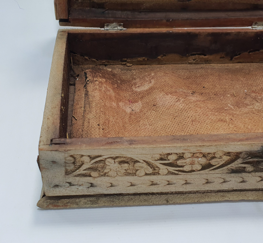 ÜZERİNDE ALLAH VE MUHAMMED YAZILI ANTKA RAHLE