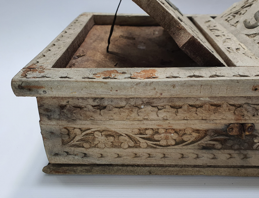 ÜZERİNDE ALLAH VE MUHAMMED YAZILI ANTKA RAHLE