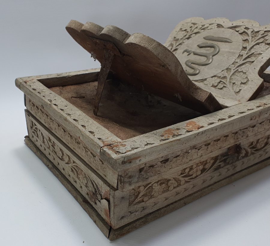 ÜZERİNDE ALLAH VE MUHAMMED YAZILI ANTKA RAHLE