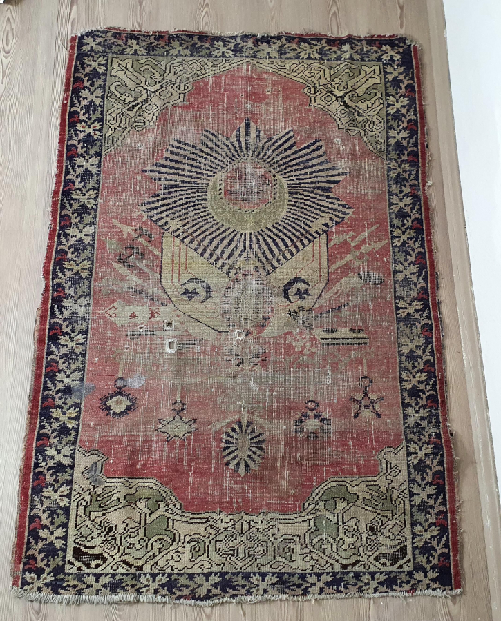 ÜZERİNDE OSMANLI DEVLET ARMASI BULUNAN OSMANLI DÖNEMİ BÜYÜK BOY DUVAR HALISI