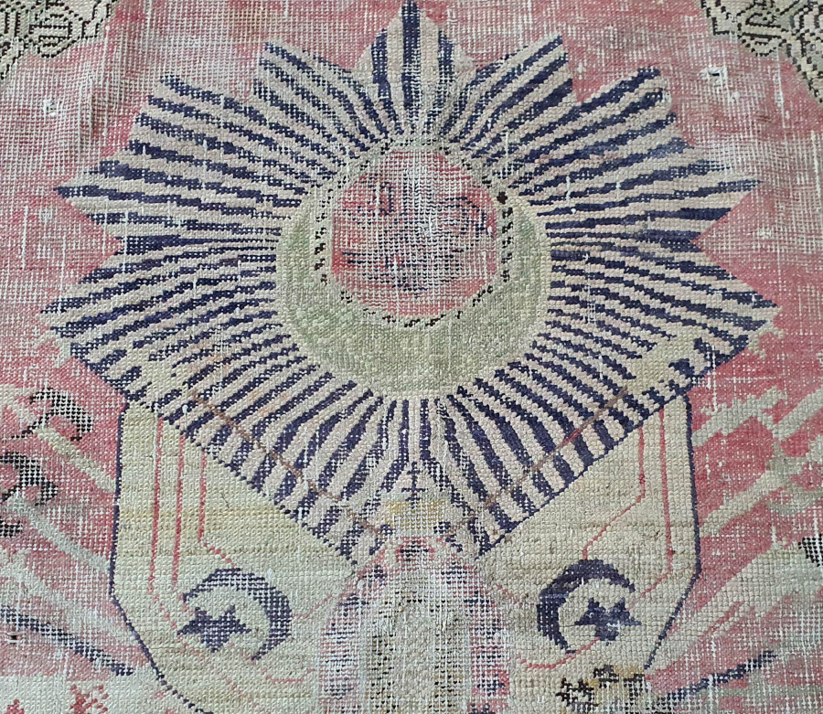 ÜZERİNDE OSMANLI DEVLET ARMASI BULUNAN OSMANLI DÖNEMİ BÜYÜK BOY DUVAR HALISI