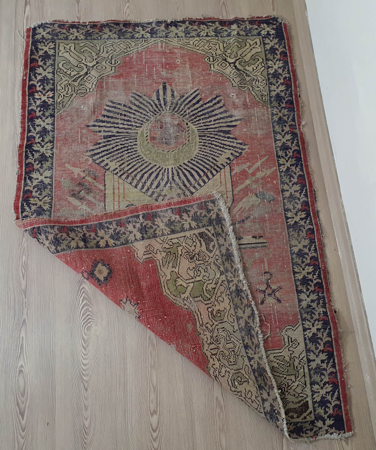 ÜZERİNDE OSMANLI DEVLET ARMASI BULUNAN OSMANLI DÖNEMİ BÜYÜK BOY DUVAR HALISI