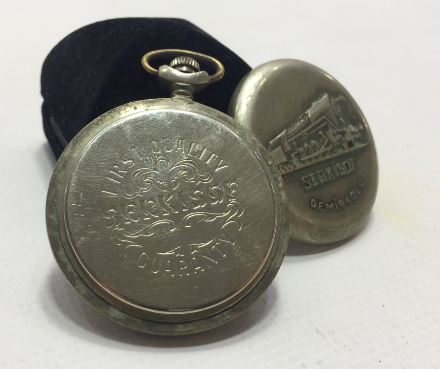 ARKASI TRENLİ SERKİSOF MARKA KURMALI CEP SAATİ