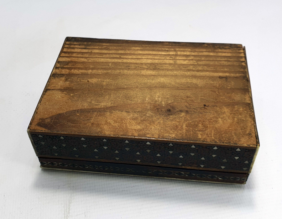 1900 BAŞLARI OSMANLI DÖNEMİ GÜMÜŞ PLAKALI VE MARKÜTERİ İŞÇİLİKLİ NADİR PERS KUTU