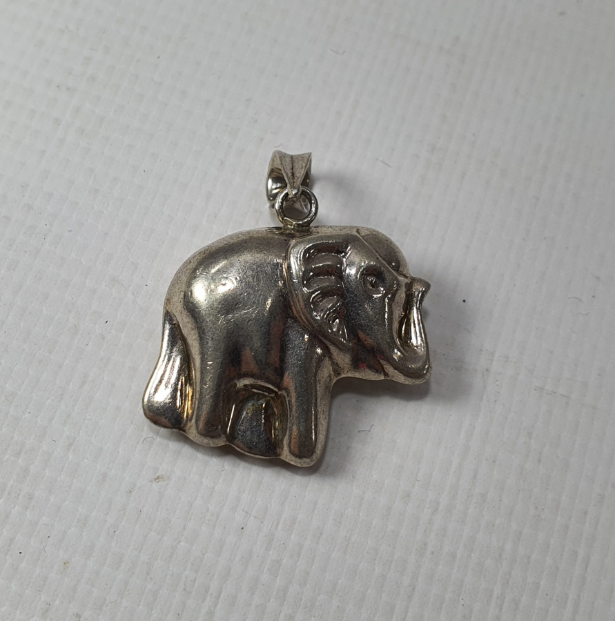 FİL FORMUNDA 3 BOYUTLU KOLYE UCU