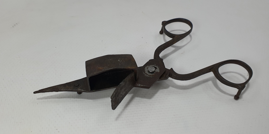 OSMANLI DÖNEMİ DEMİRDEN MAMUL EL DÖVME MUM MAKASI