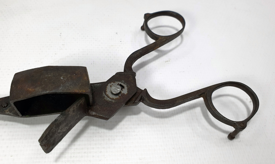 OSMANLI DÖNEMİ DEMİRDEN MAMUL EL DÖVME MUM MAKASI