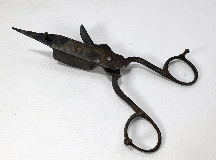 OSMANLI DÖNEMİ DEMİRDEN MAMUL EL DÖVME MUM MAKASI