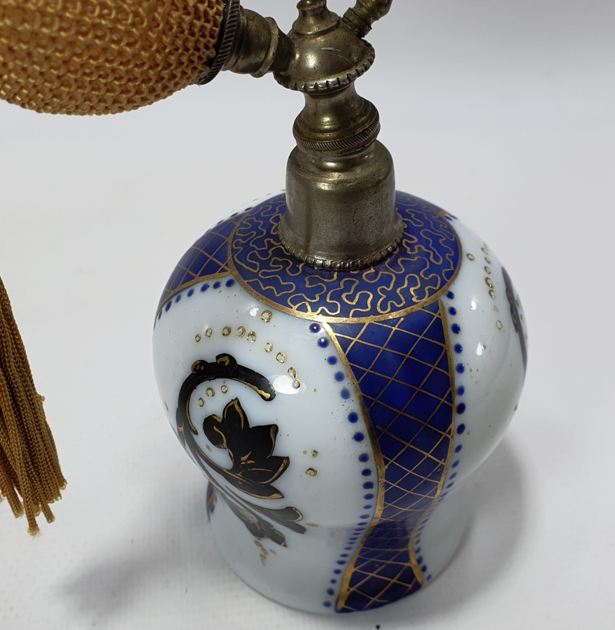 OSMANLI DÖNEMİ OPALDEN MAMUL ALTIN VARAKLI PARFÜM ŞİŞESİ