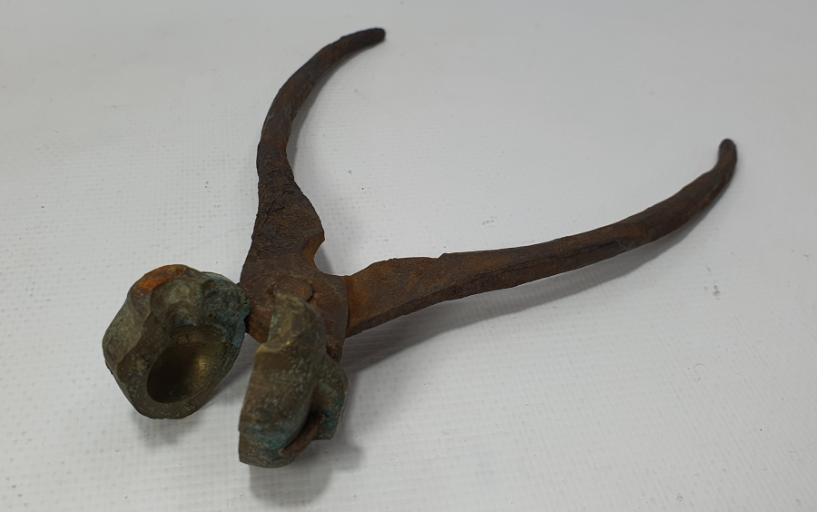 OSMANLI DÖNEMİ PİŞTOV İÇİN KURŞUN DÖKME KALIBI