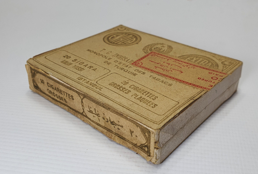 ÜZERİ OSMANLICA VE TÜRKÇE YAZILI CUMHURİYET BAŞI ÇOK NADİR İÇİ DOLU SİGARA KUTUSU