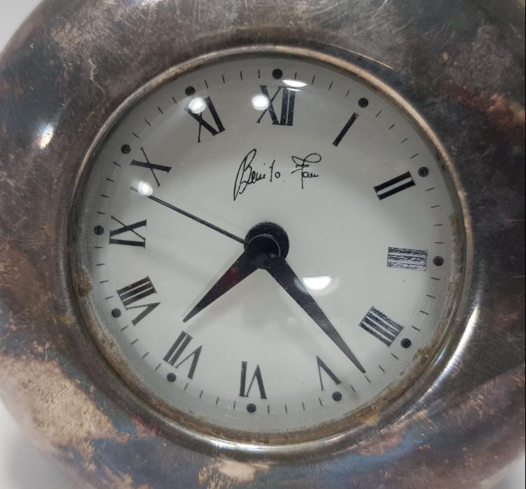 BENITO FAU İMZALI GÜMÜŞ MASA SAATİ 