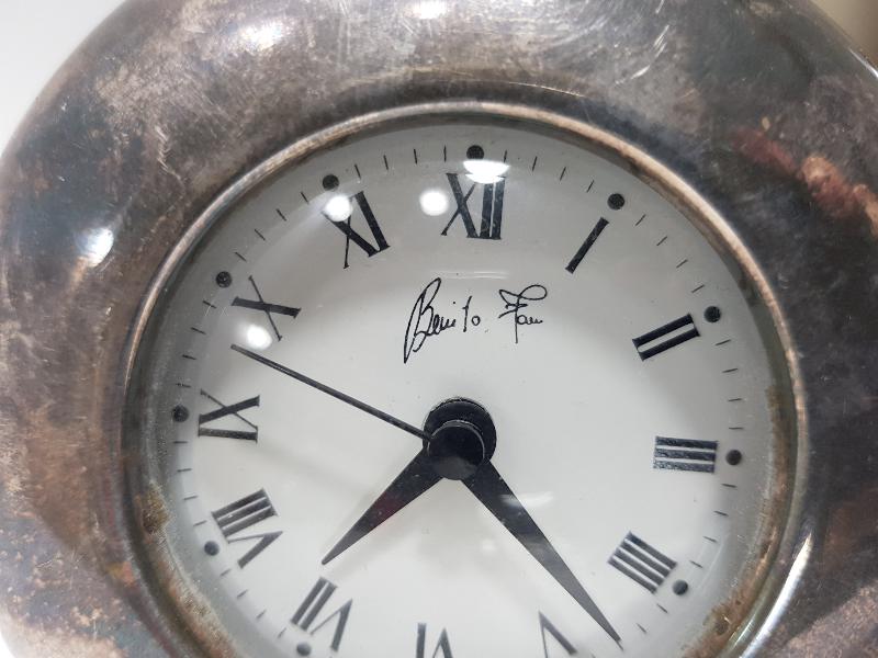 BENITO FAU İMZALI GÜMÜŞ MASA SAATİ 