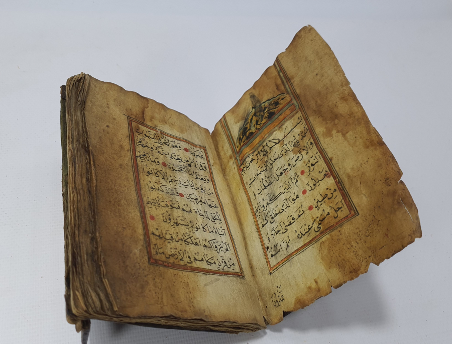 OSMANLI DÖNEMİ 2 ADET SERLEVHASI BULUNAN NADİR FORMDA ENAM -I ŞERİF