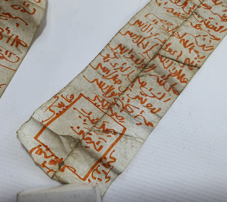 OSMANLI DÖNEMİ SAFRA İLE YAZILMIŞ İÇİNDE EBCEDLER BULUNAN ASKER HAMAYILI