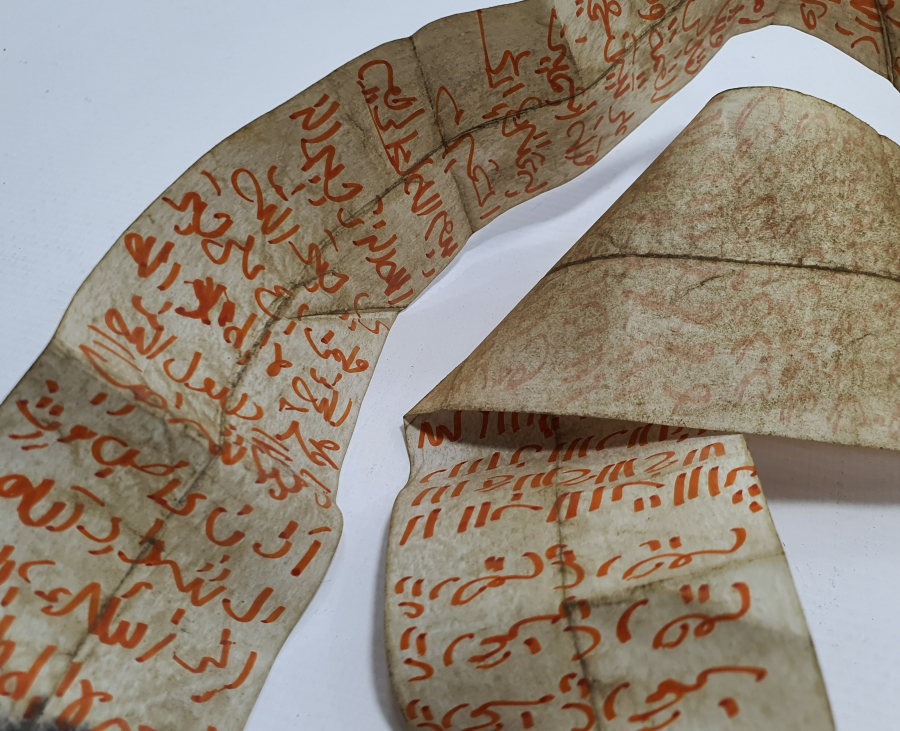 OSMANLI DÖNEMİ SAFRA İLE YAZILMIŞ İÇİNDE EBCEDLER BULUNAN ASKER HAMAYILI