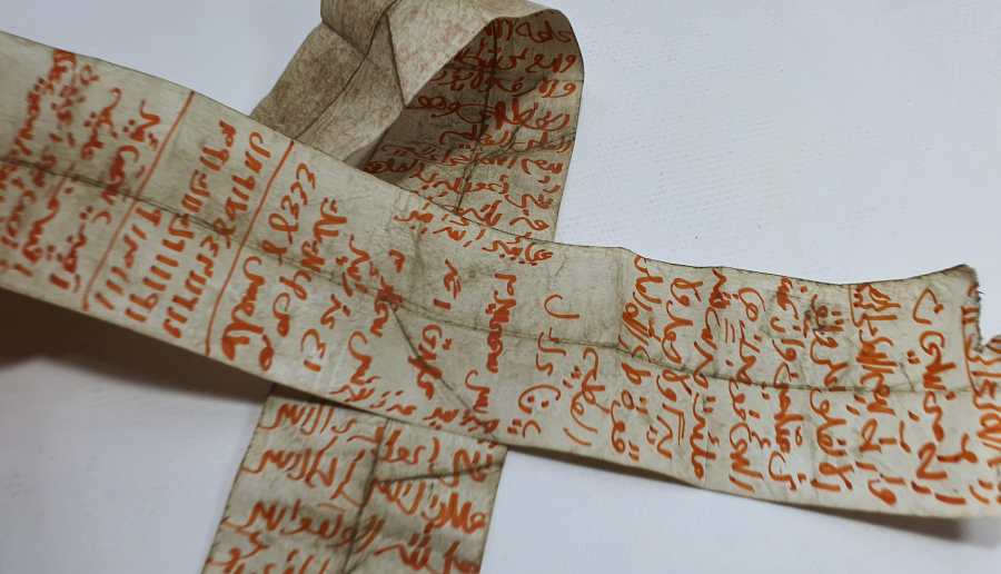 OSMANLI DÖNEMİ SAFRA İLE YAZILMIŞ İÇİNDE EBCEDLER BULUNAN ASKER HAMAYILI