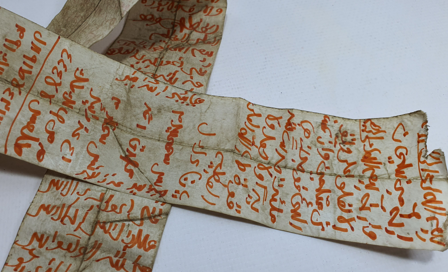 OSMANLI DÖNEMİ SAFRA İLE YAZILMIŞ İÇİNDE EBCEDLER BULUNAN ASKER HAMAYILI