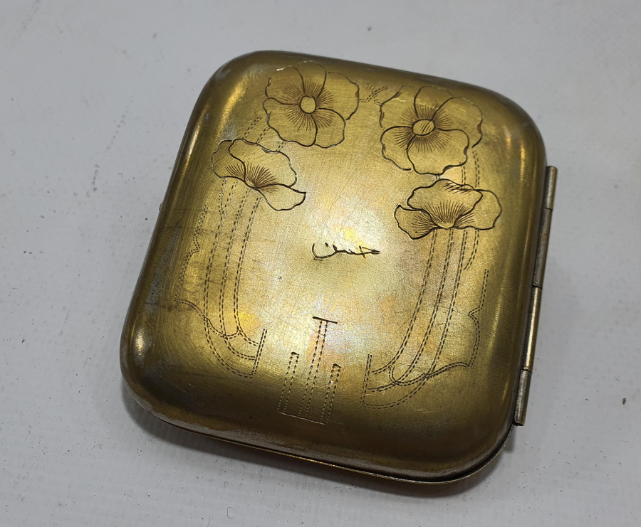 ÜZERİ OSMANLICA YAZILI VE KALEM İŞÇİLİKLİ SİGARA TABAKASI