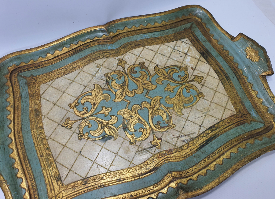 1900 BAŞLARI AHŞAP ÜZERİ ALTIN VERMEYLİ EL YAPIMI NADİR TEPSİ