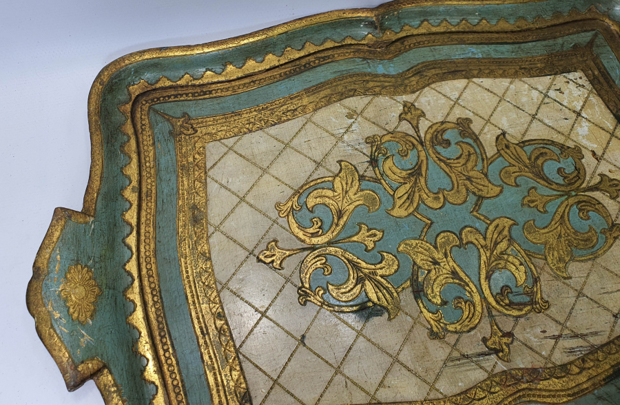 1900 BAŞLARI AHŞAP ÜZERİ ALTIN VERMEYLİ EL YAPIMI NADİR TEPSİ