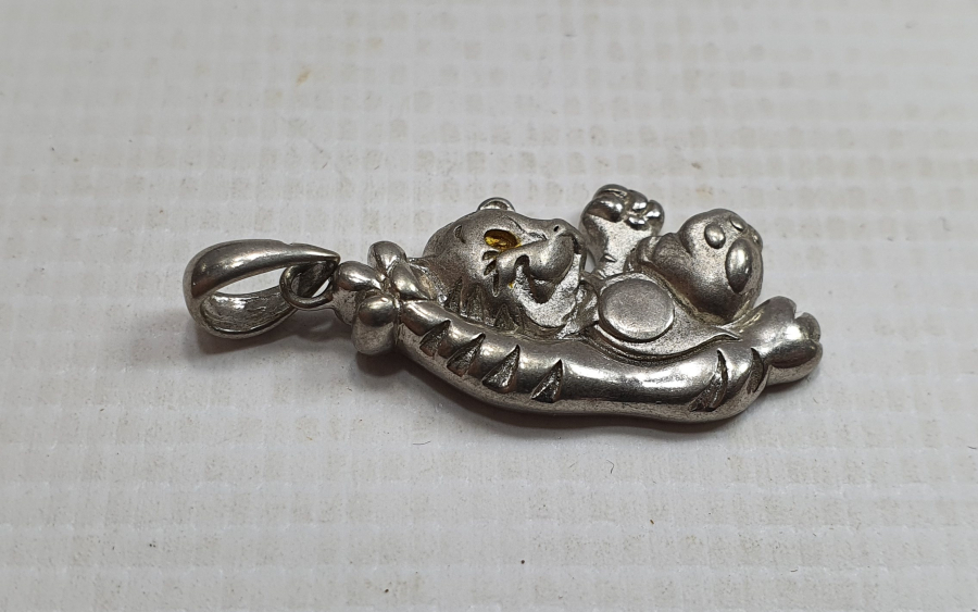 UÇAN KEDİ FORMUNDA GÜMÜŞ  KOLYE UCU