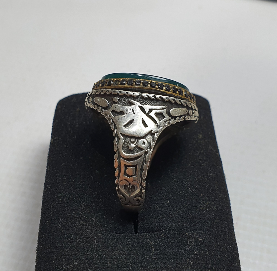 YAN KISIMLARINDA VAV VE MEVLEVİ DERVİŞLERİ BETİMLEMELİ YEŞİM TAŞLI YÜZÜK