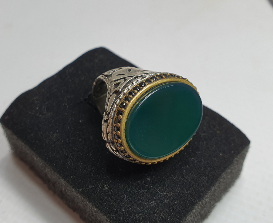 YAN KISIMLARINDA VAV VE MEVLEVİ DERVİŞLERİ BETİMLEMELİ YEŞİM TAŞLI YÜZÜK