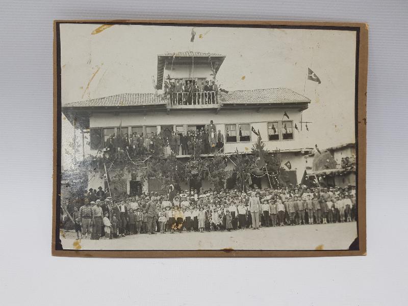 1930'LARDAN BAYRAM KUTLAMASI İKİ ADET PASPARTULU FOTOĞRAF