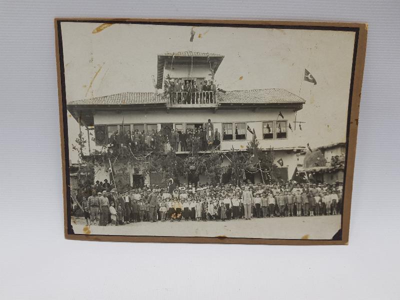 1930'LARDAN BAYRAM KUTLAMASI İKİ ADET PASPARTULU FOTOĞRAF